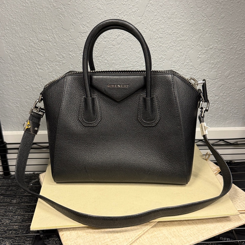GIVENCHY ANTIGONA SMALL SUGAR GOAT LEATHER handbag satchel purse ❤️